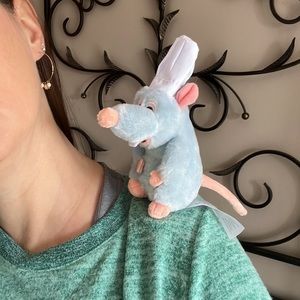 Disney Ratatouille Remy Magnetic
Shoulder Plush